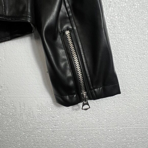 Torrid Black Faux Leather Moto Jacket Zippered Details Womens Size 1/1X/14-16 - Picture 5 of 9